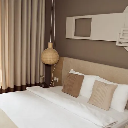 Hotel Poet Art 4*